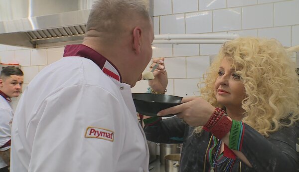 „Pawełku, za mamusię!” – Gessler karmi właściciela fałszywym parmezanem. Dobra nauczka?