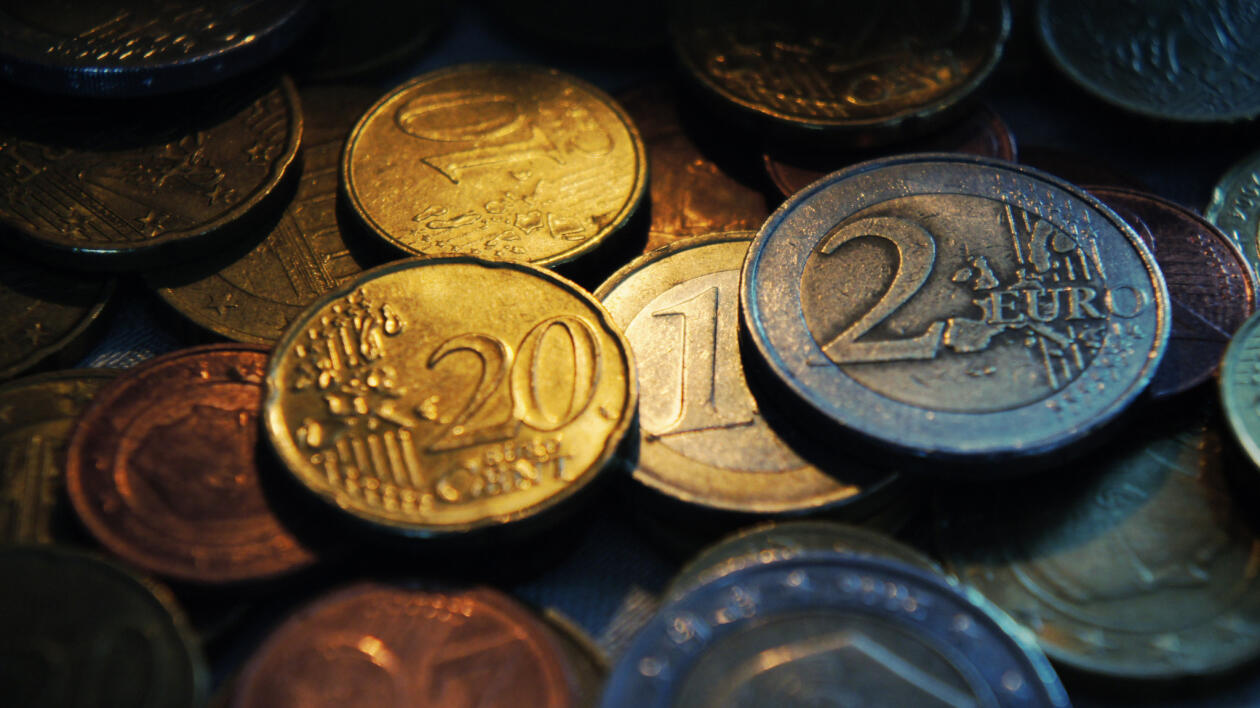 Największe spadki od 9 lat. Euro traci, bo rynki boją się o Grecję i czekają na decyzję EBC