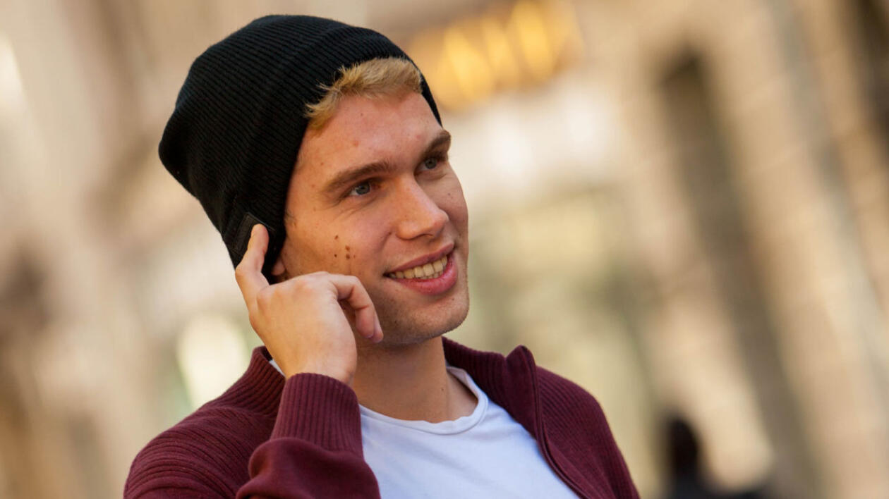 Inteligentna czapka. Odbierzesz telefon i posłuchasz muzyki